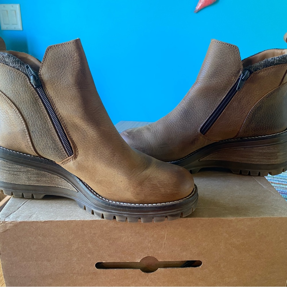 Bull boxer Dorian Wedge Bootie sz 9